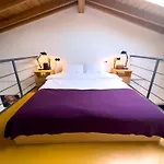 Botel 118 *